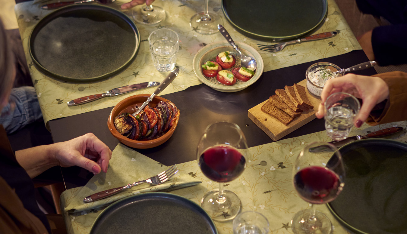 Festbord med DUNI-servietter og duge